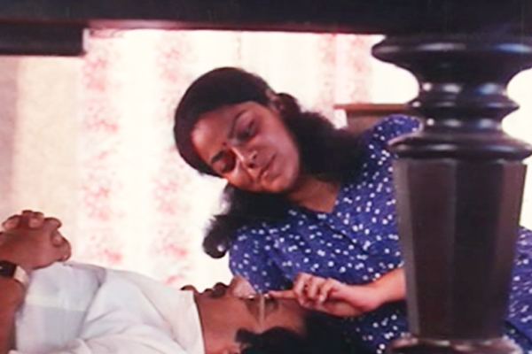 Pratap Pothen and Asha Jayram in Onnu Muthal Poojyam Varey (1986)