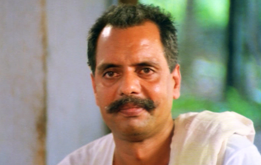 Oduvil Unnikrishnan in Ponmuttayidunna Thaaravu (1988)